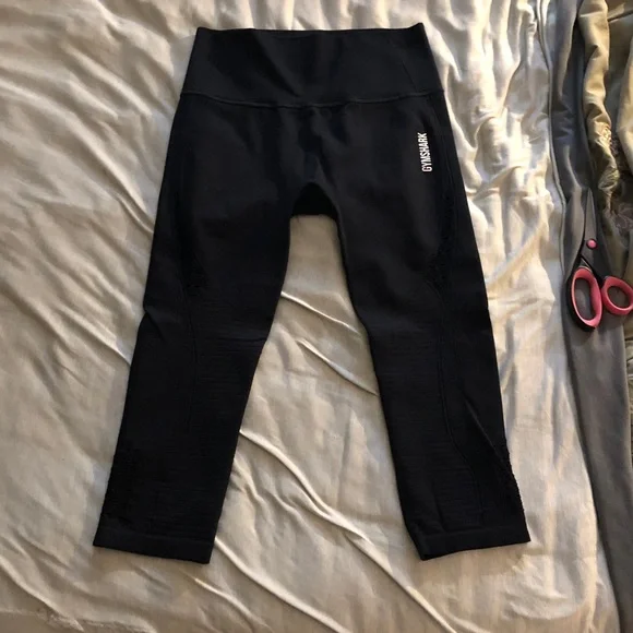 GymShark Capri Leggings with Open stitching calves.