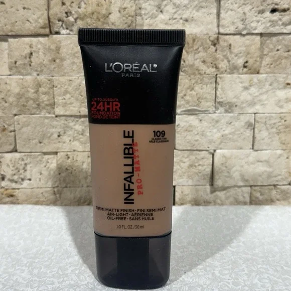L'Oréal Paris Infallible Pro-Matte Foundation, #109‎ Classic Tan 1 Fl Oz Sealed
