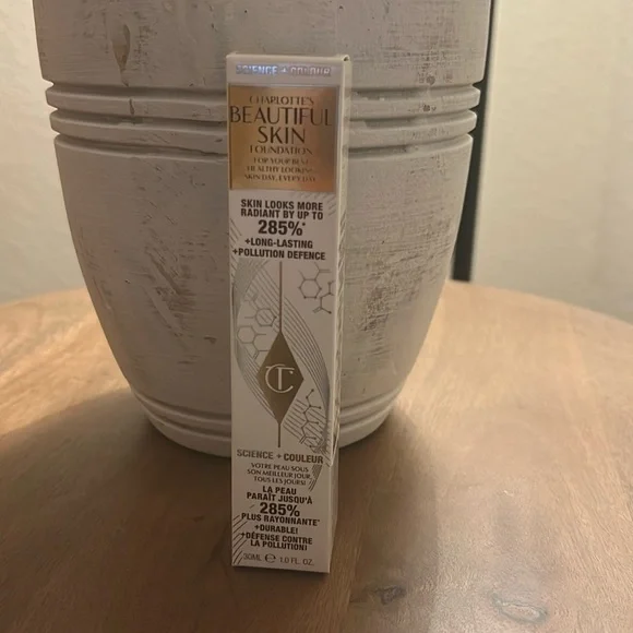 (B19) CHARLOTTE TILBURY BEAUTIFUL SKIN FOUNDATION-7 WARM CHAUD NIB