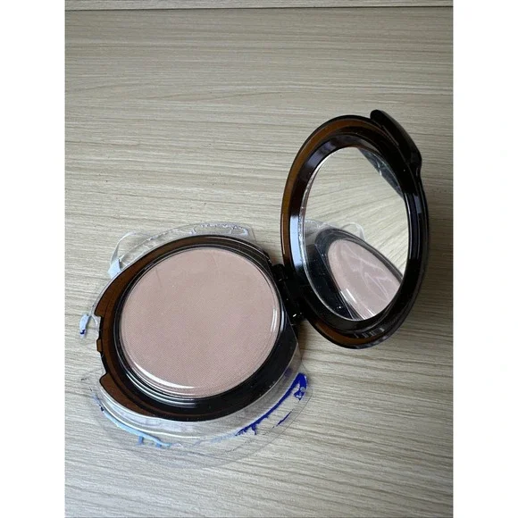 CoverGirl Clean Pressed Powder Makeup Mirror Compact Soft Honey 155 New Open