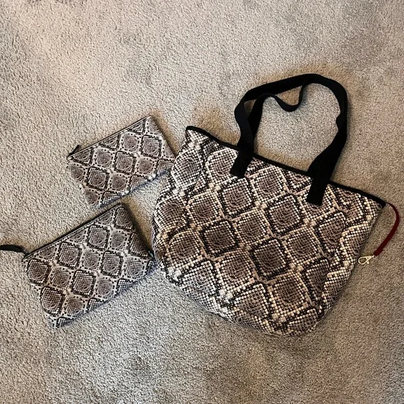 🆕 Tommy Bahama Black, Beige Gray Snake Print Tote 3 piece Set like new