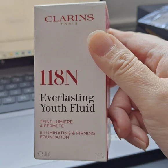 Clarins Everlasting Youth Fluid in 118N