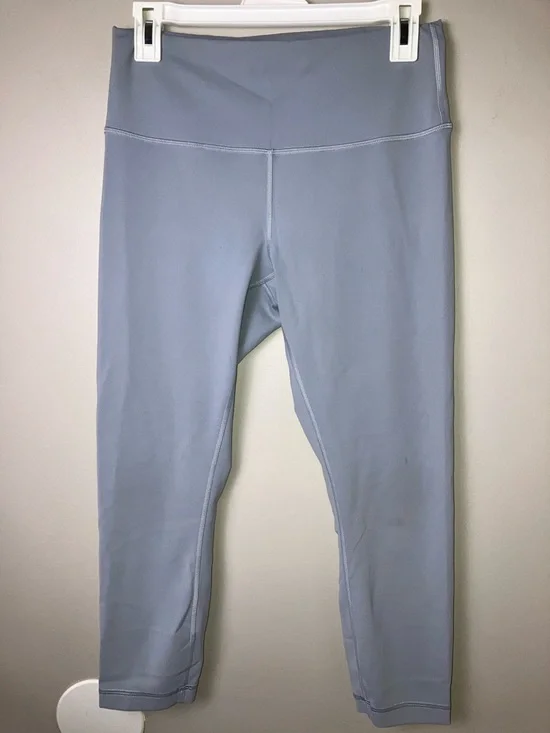 Lululemon Ice Blue Women’s Capri Leggings Size 10 Athletic Yoga