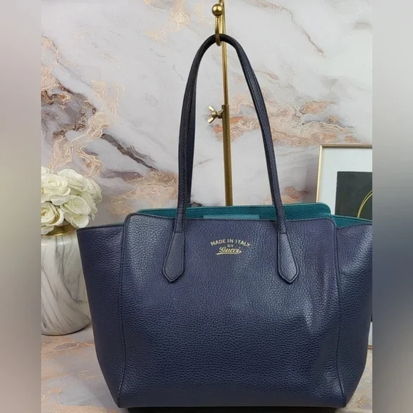 Gucci pebbled swing tote bag blue