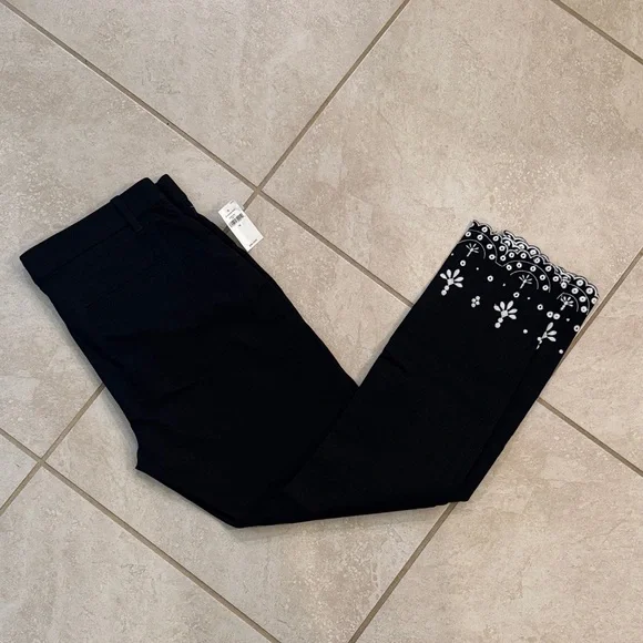 GAP Black Skinny Ankle Pants with Scalloped White Embroidery Hem