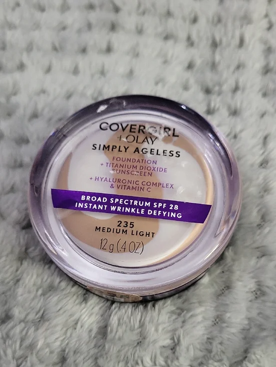 COVERGIRL Simply Ageless Foundation - Medium Light 235