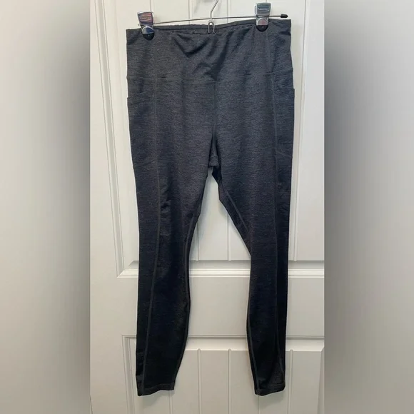 Avia grey leggings with leg pockets. Size Large. Made with recycled polyester