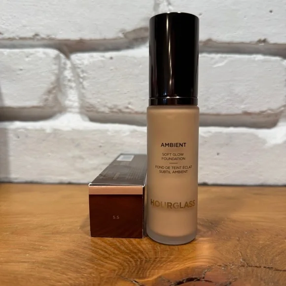 Hourglass Ambient Soft Glow Foundation - Shade 5