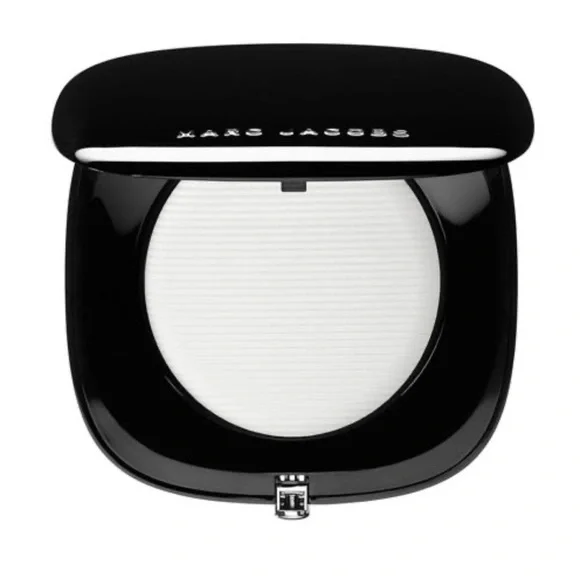 Marc Jacobs 100 Finish Lines Perfection Powder