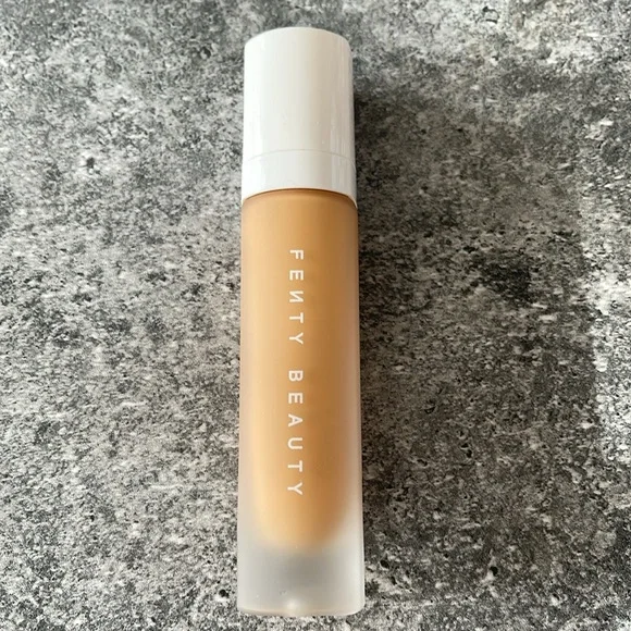 Fenty 335 PRO FILT'R SOFT MATTE LONGWEAR FOUNDATION