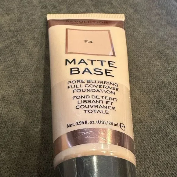 Revolution pore blurring full coverage foundation