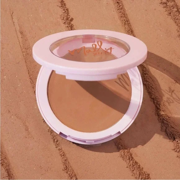 MALLY BEAUTY Soft As Silk Powder Foundation In Medium
