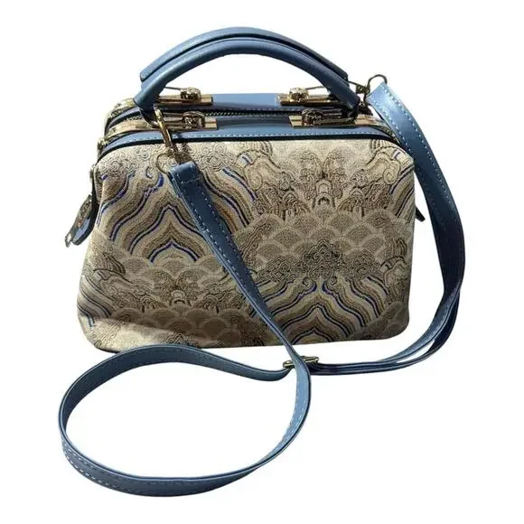 NWOT Blue & Cream Square Tote‎ w/ Strap