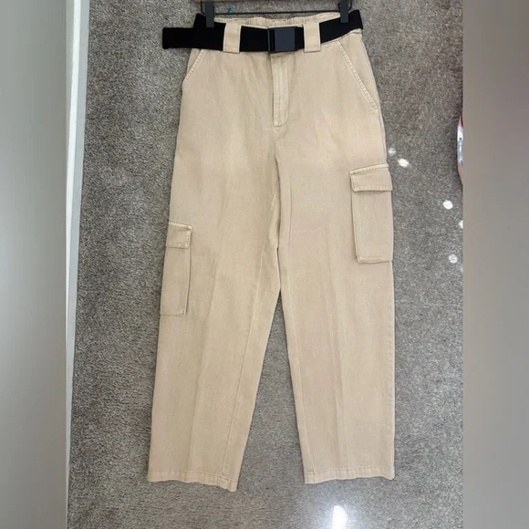 Aritzia TNA Belted Cargo Pants in Beige Khaki size Medium