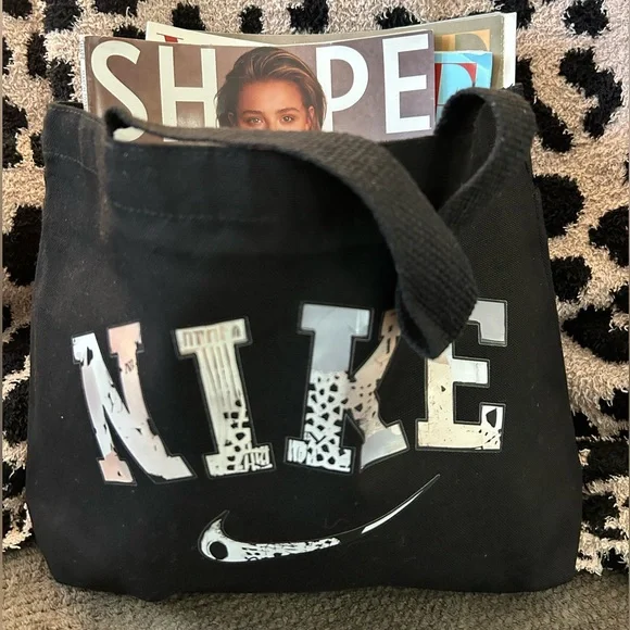 NIKE GRAPHIC TOTE SMALL