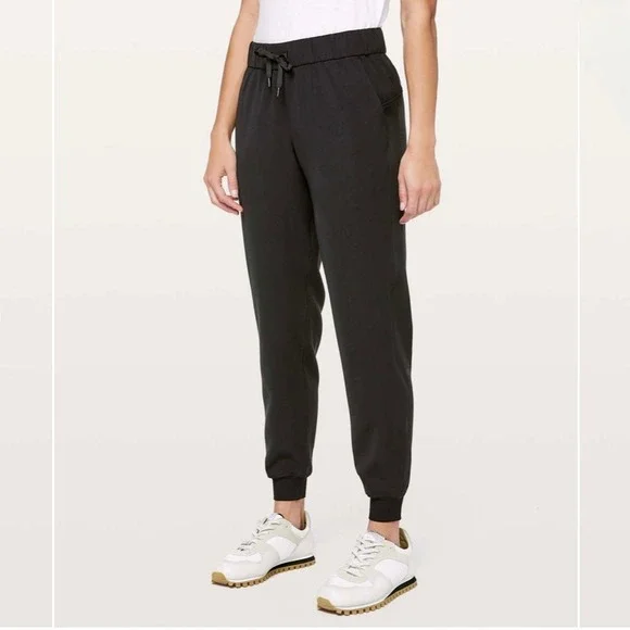 Lululemon On The Fly Joggers Black Women Size‎ 4 Pants Activewear Comfort Fit
