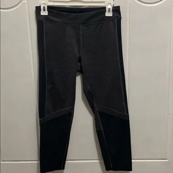 Champion gray detailed Capri leggings size small