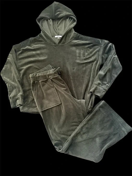 Cable & Gage Olive Green Velour Lounge Set!