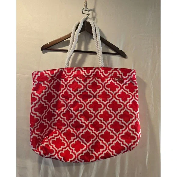 Beach Basics Red White‎ Quatrefoil Pattern Zipper Top Tote Bag Beach Travel