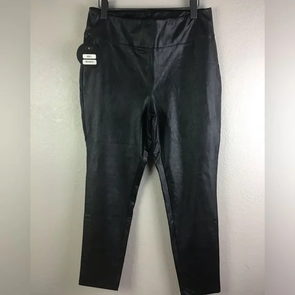 151 Women’s Size Large Black Faux Leather Tapered Leg Pants Barrel Style
