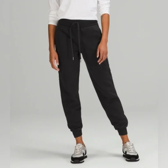 Lululemon Women’s Joggers Sweatpants black size 2 extra small