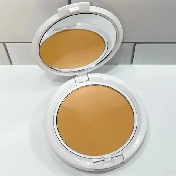 TIGI Cosmetics Beauty Powder Foundation