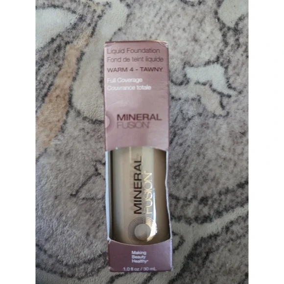 Mineral Fusion Warm 4 Tawny Liquid Foundation 1 fl oz. ~ New in Box