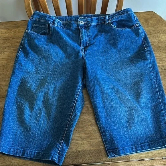 Style and Co Denim women’s Capris 18 waves (1 of 3 of the same pair)