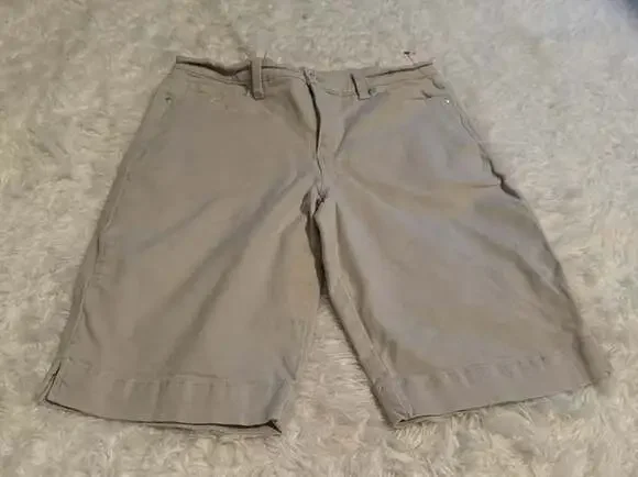 Gloria Vanderbilt All-Around Slimming Effect Khaki Bermuda Shorts Size 6