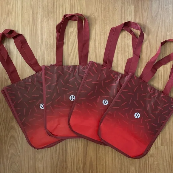 ❤️ 4 brand new lululemon small holiday tote bags