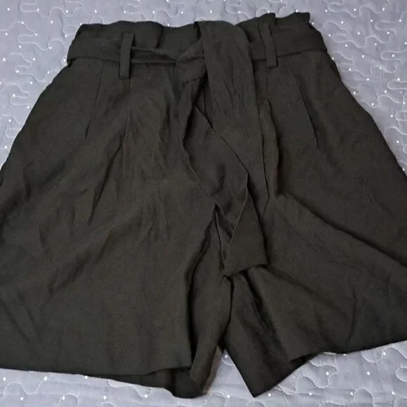 H&M high waist black shorts size 4 NWT