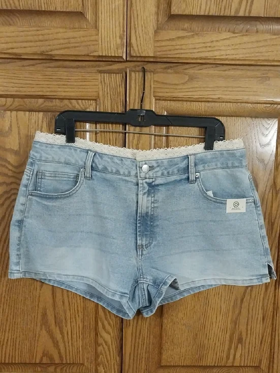 Elevated Lace Waistband NWT Mid-Rise Denim Shorts Sz 16 Light Blue Wsh 3