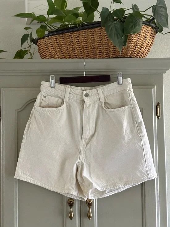 ZARA High Rise 100% Cotton Denim Jean Short | 5 Pocket Styling | Cream | Size 8