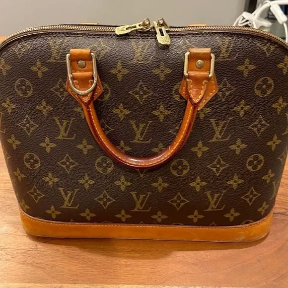 Rare. Authentic LV alma beg, vintage.