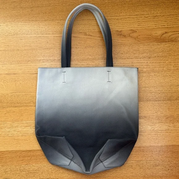 Chic Ombre Tote Bag in Black and Gray