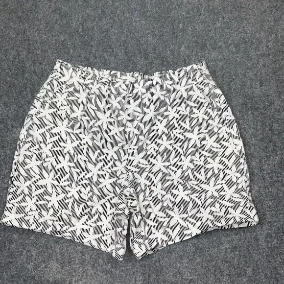 Lands End Shorts Womens Size 16 Black White Floral Pull On Casual