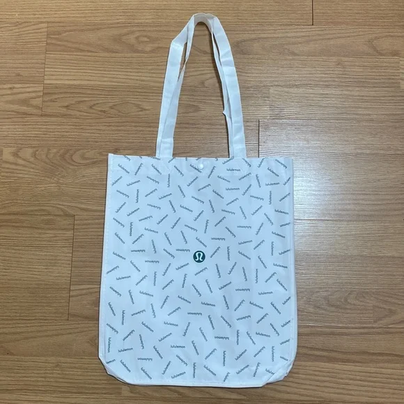 ❤️ One Large Brand New Lululemon Holiday Tote Bag