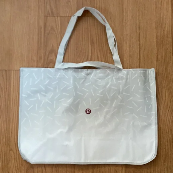 ❤️ New White lululemon XL Holiday Bag