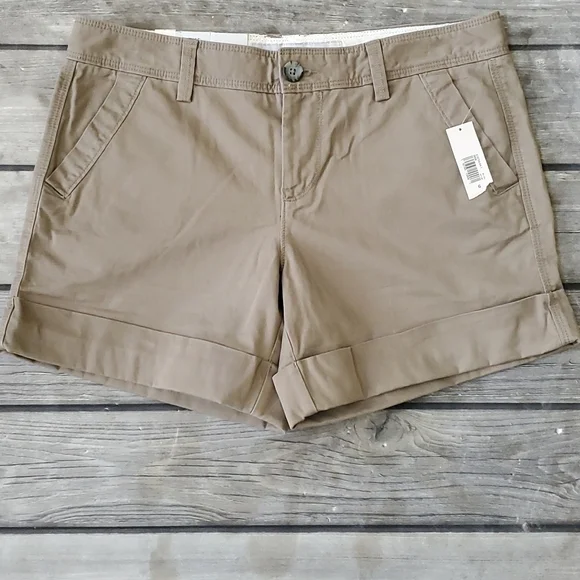NWT Old Navy Mid-rise Stretch Shorts
