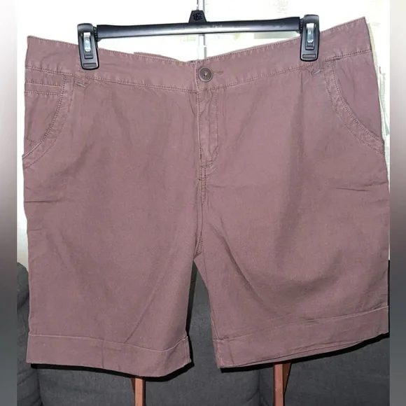 NWT Low Rise Relaxed Fit Short