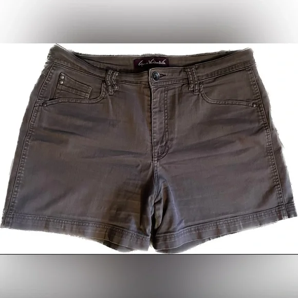 Gloria Vanderbilt brown shorts- relaxed fit. Women’s size 14