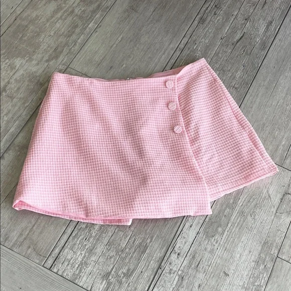 She + Sky Pink Textured Skort with Button Accents