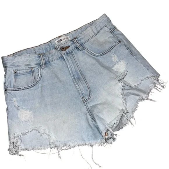 Zara Jean Shorts Light Wash Distressed Denim Size 6