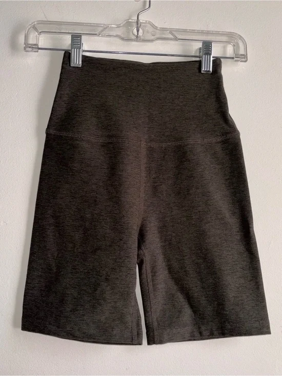 Beyond Yoga High-Rise Bike Shorts in Dark Green Charcoal