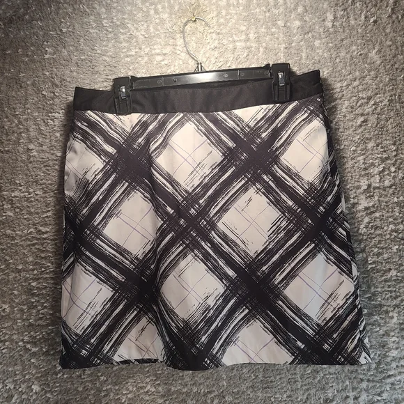 GREG NORMAN Skort Skirt Womens Sz 8 Geometric Black & White Polyester Side Zip