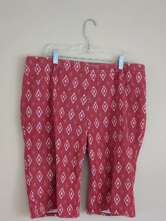 XL Faded Glory Shorts Modest Red Ikat
