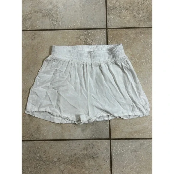 White Flowy Shorts Elastic Waist Casual Comfy Loungewear Size Small‎