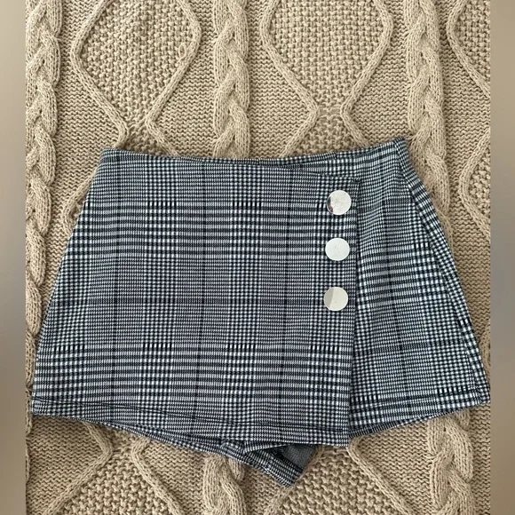 Grey plaid skort