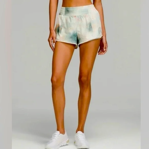 NWT Lululemon Hotty Hot Short LR Short 2.5” *Reflective Spray Camo Size 8