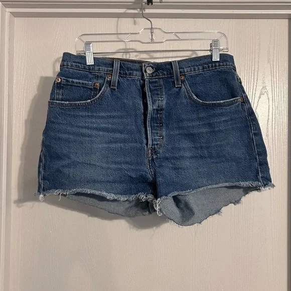 Levi’s Women’s 501 Button fly denim shorts Waist 31”